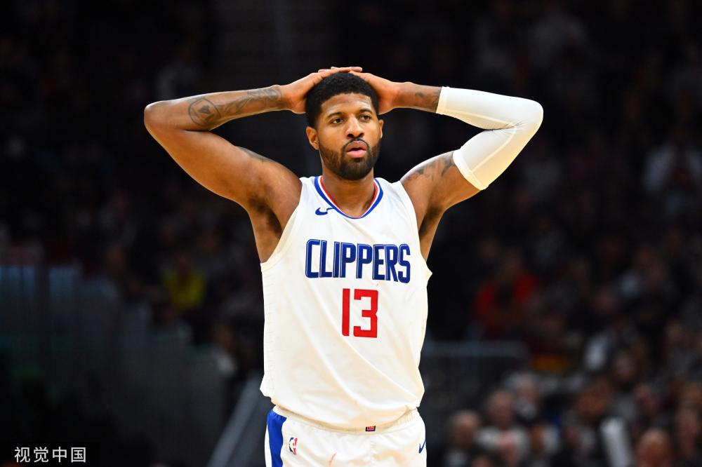 在防守端更 在防守端更